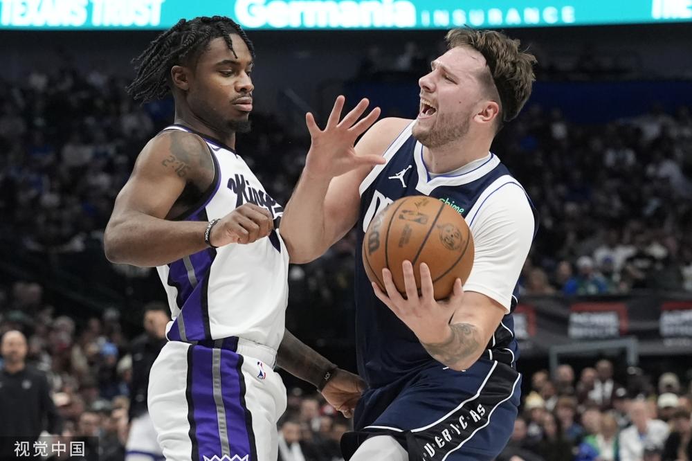 他巧妙地运 他巧妙地运